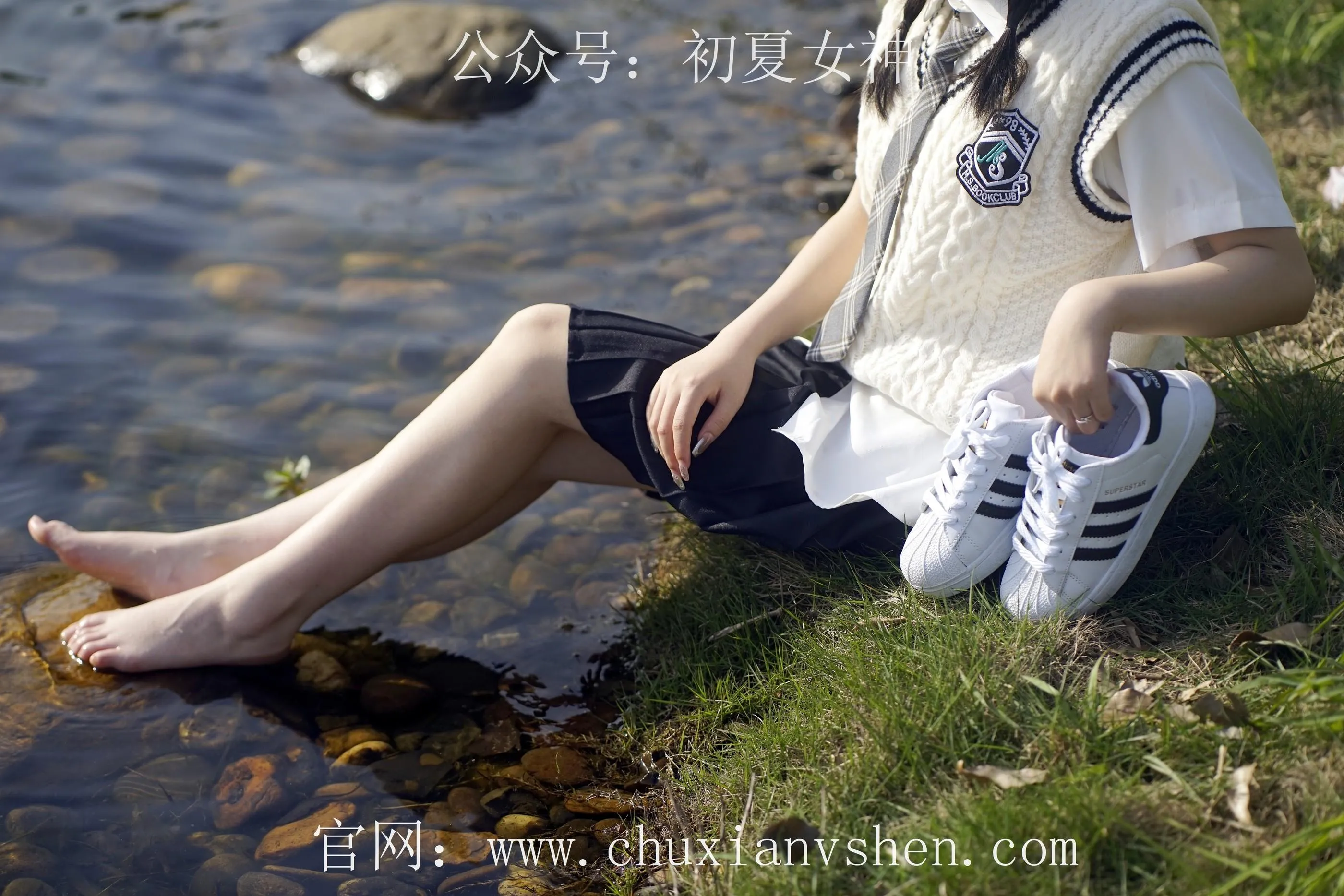 初夏女神 NO.061 念念 春秋JK套搭配三叶草贝壳头鞋 [115P]插图1
